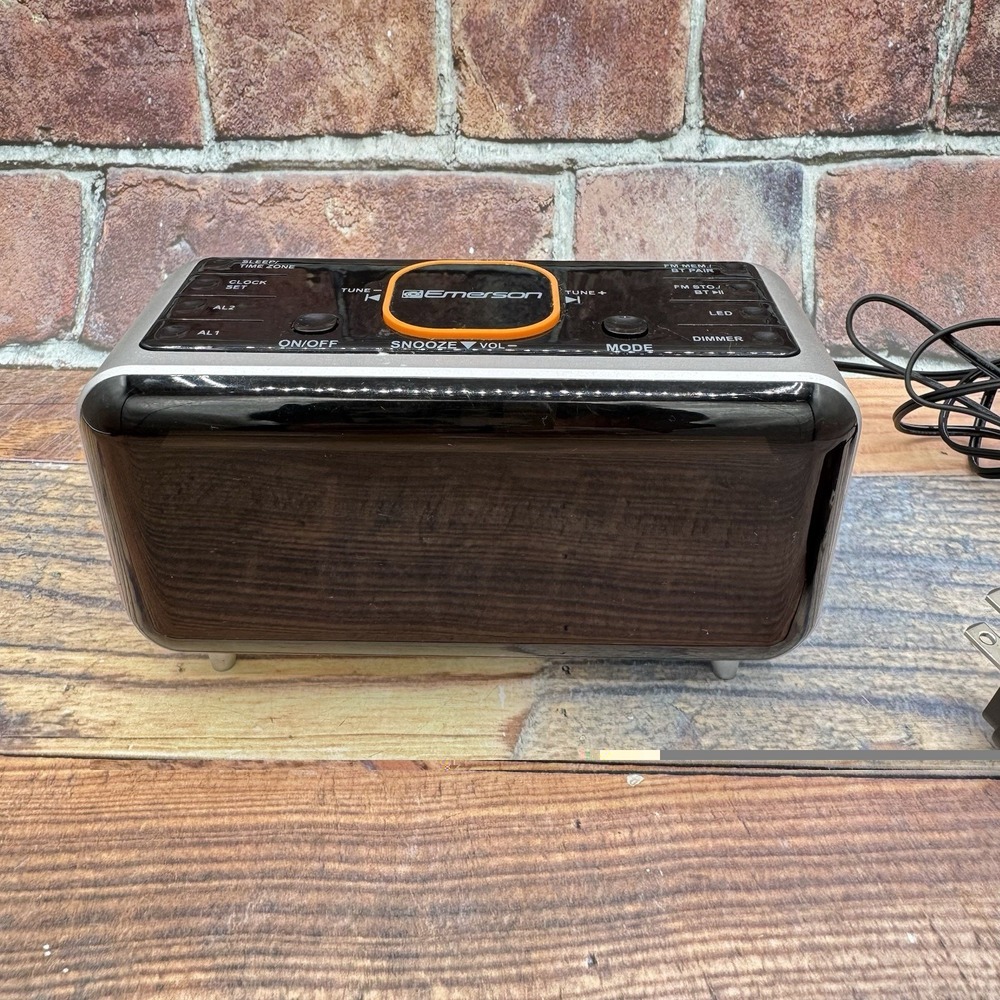 Emerson Bluetooth Dual Alarm Clock Radio Orange Led Display CKS1521 Tested
